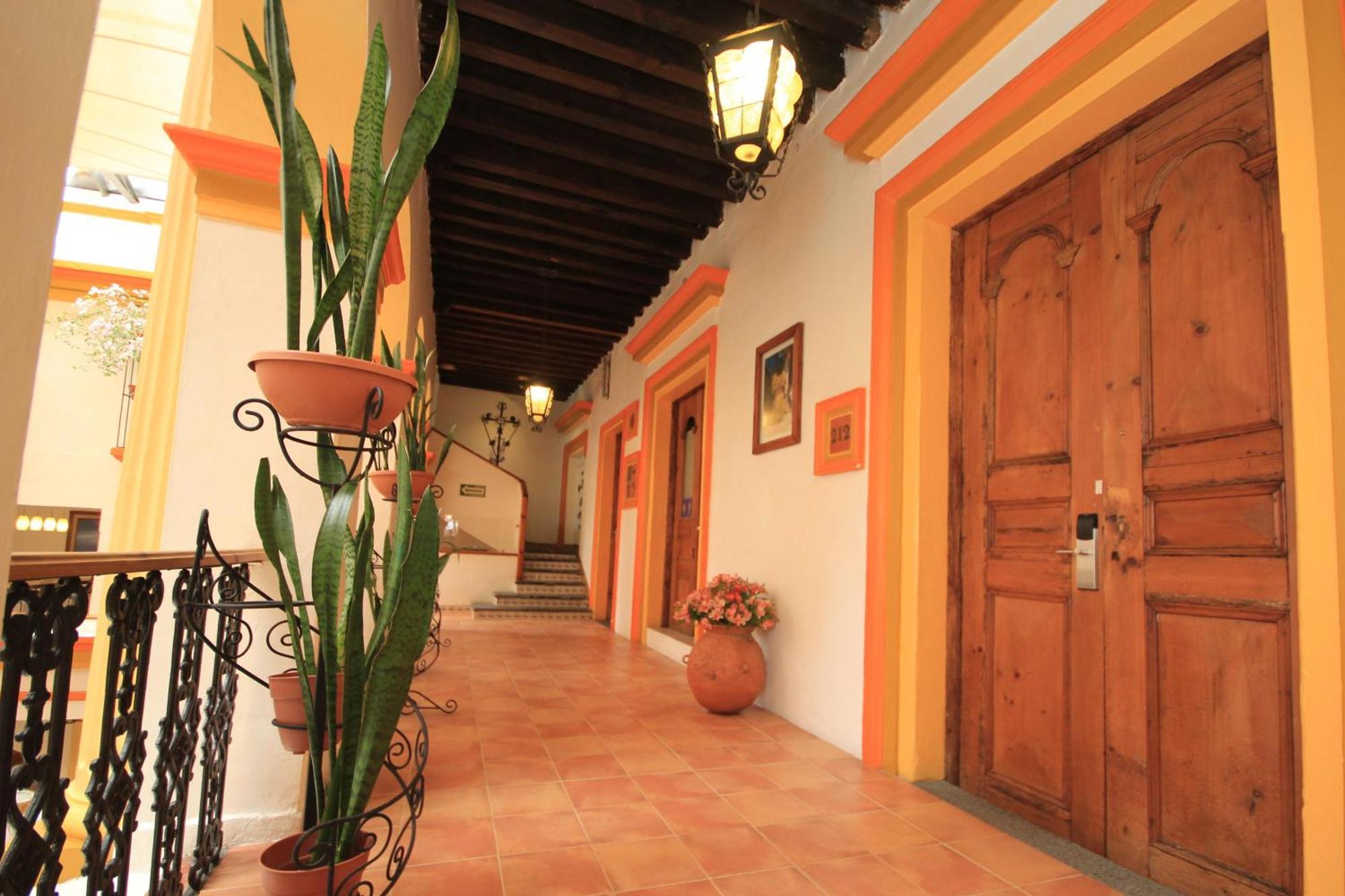 Hotel Ciudad Real Centro Historico Сан-Кристобаль-де-Ла-Касас Экстерьер фото