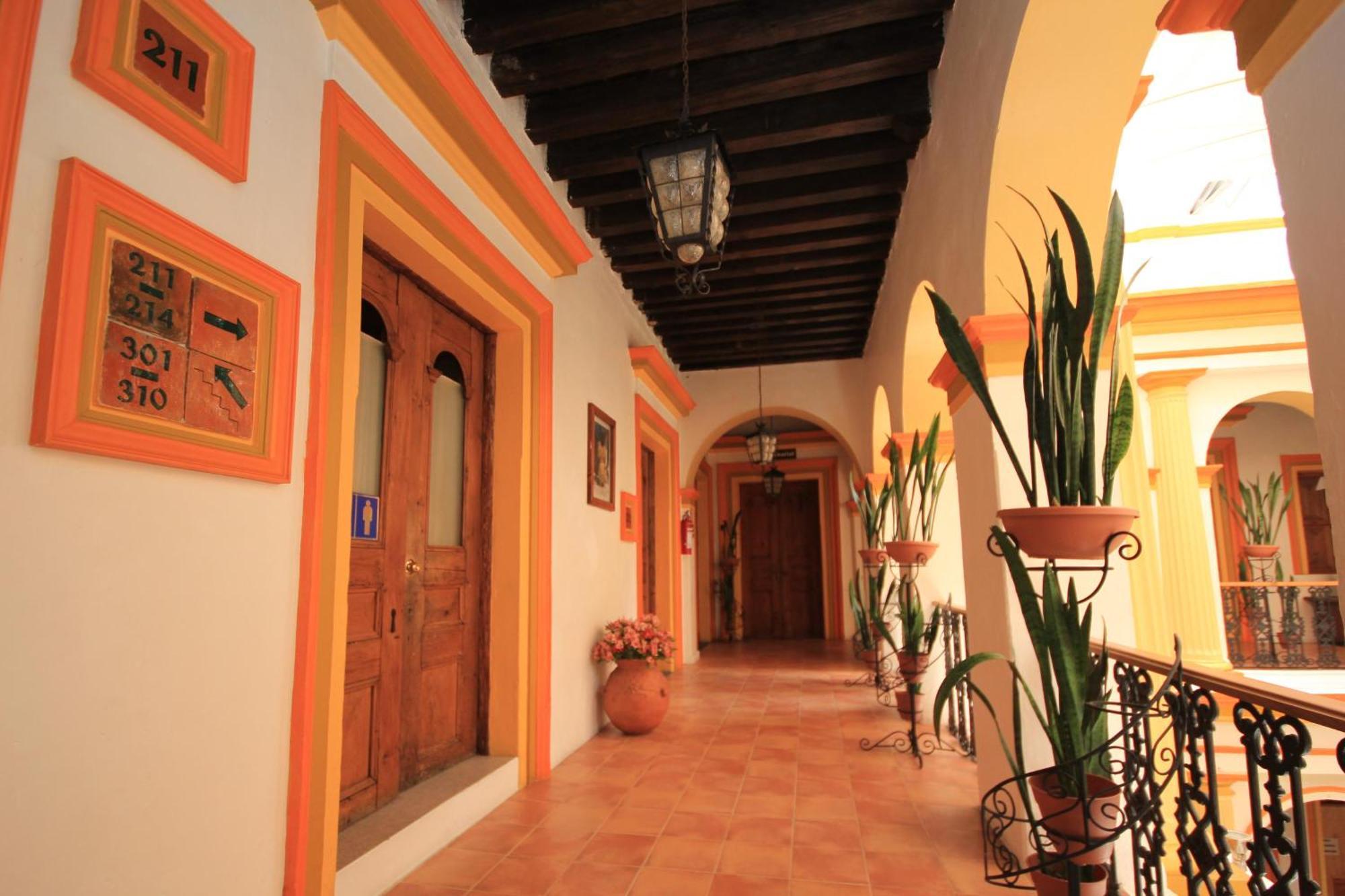 Hotel Ciudad Real Centro Historico Сан-Кристобаль-де-Ла-Касас Экстерьер фото
